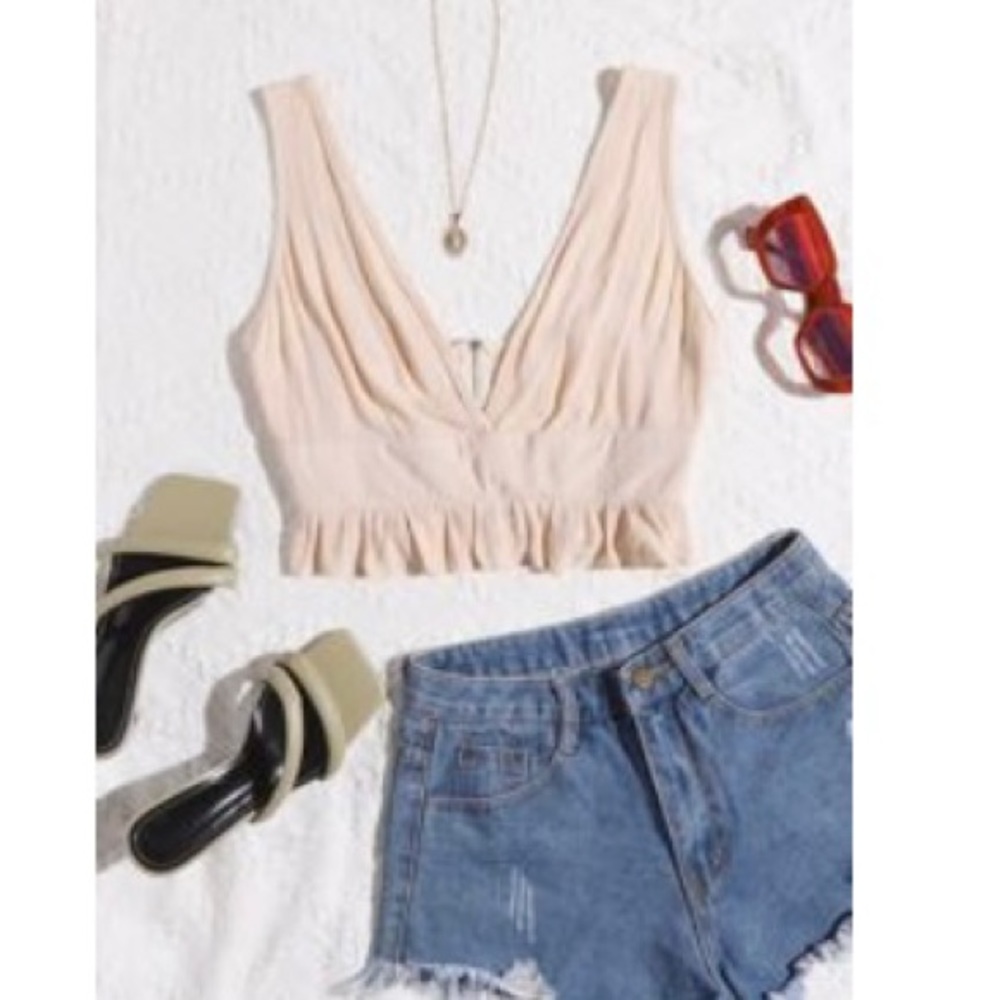 ✅Womens crop top cream colored size small